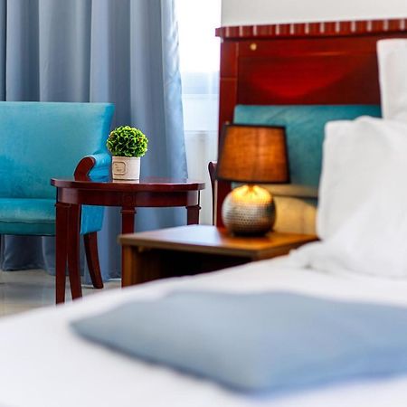 Lira Pacific Aparthotel Constanta Bagian luar foto