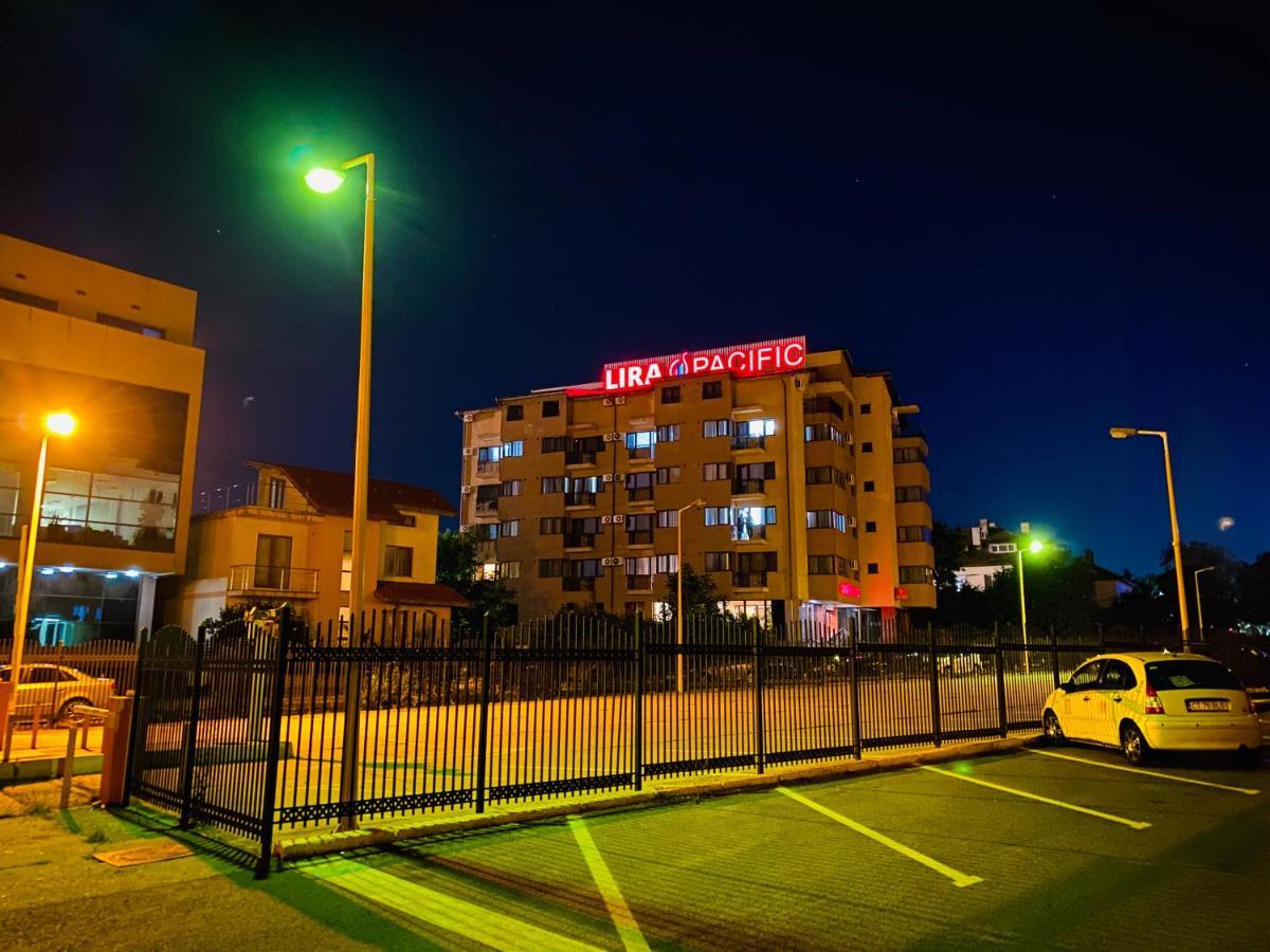 Lira Pacific Aparthotel Constanta Bagian luar foto