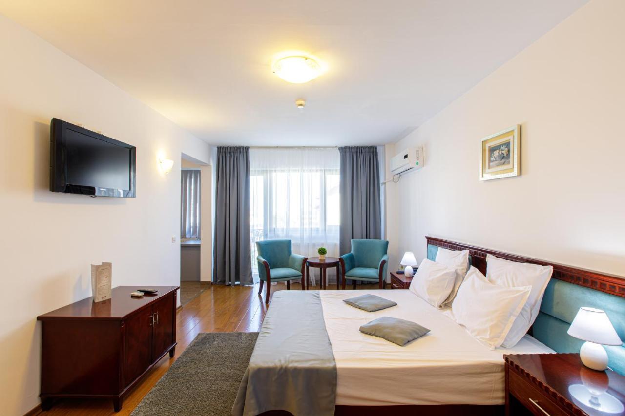 Lira Pacific Aparthotel Constanta Bagian luar foto