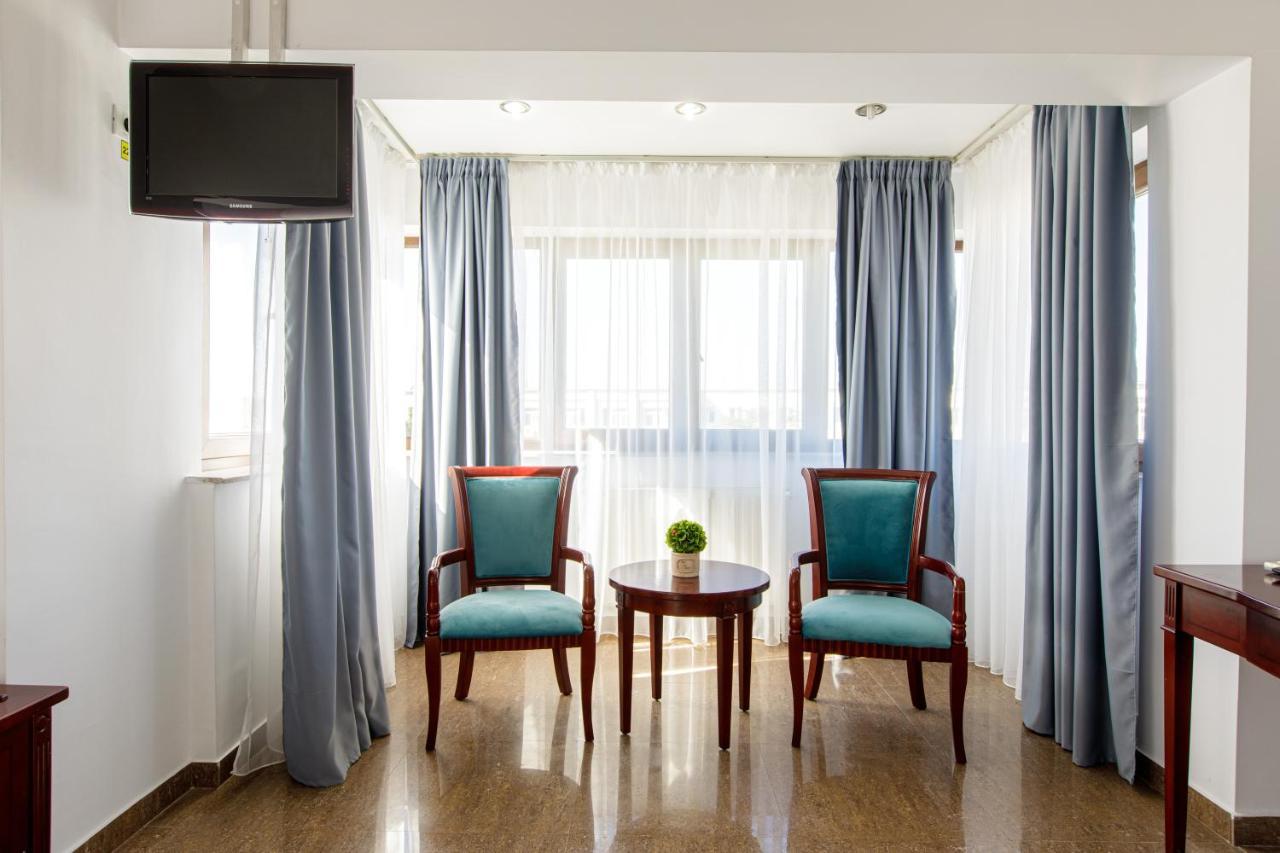 Lira Pacific Aparthotel Constanta Bagian luar foto