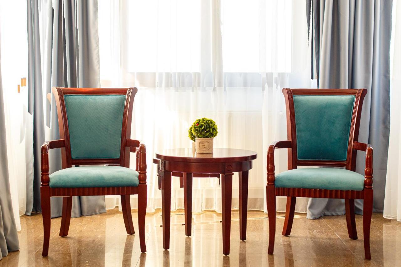 Lira Pacific Aparthotel Constanta Bagian luar foto