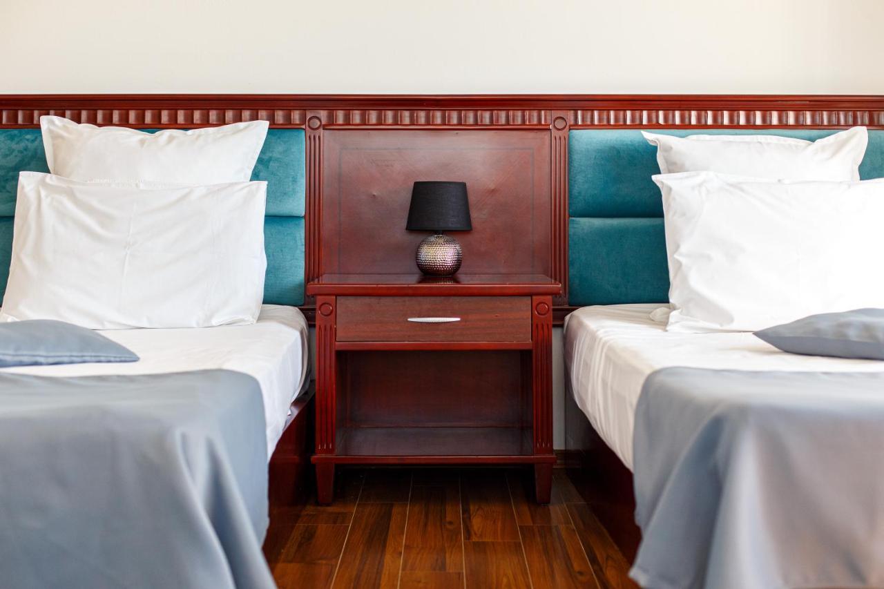 Lira Pacific Aparthotel Constanta Bagian luar foto