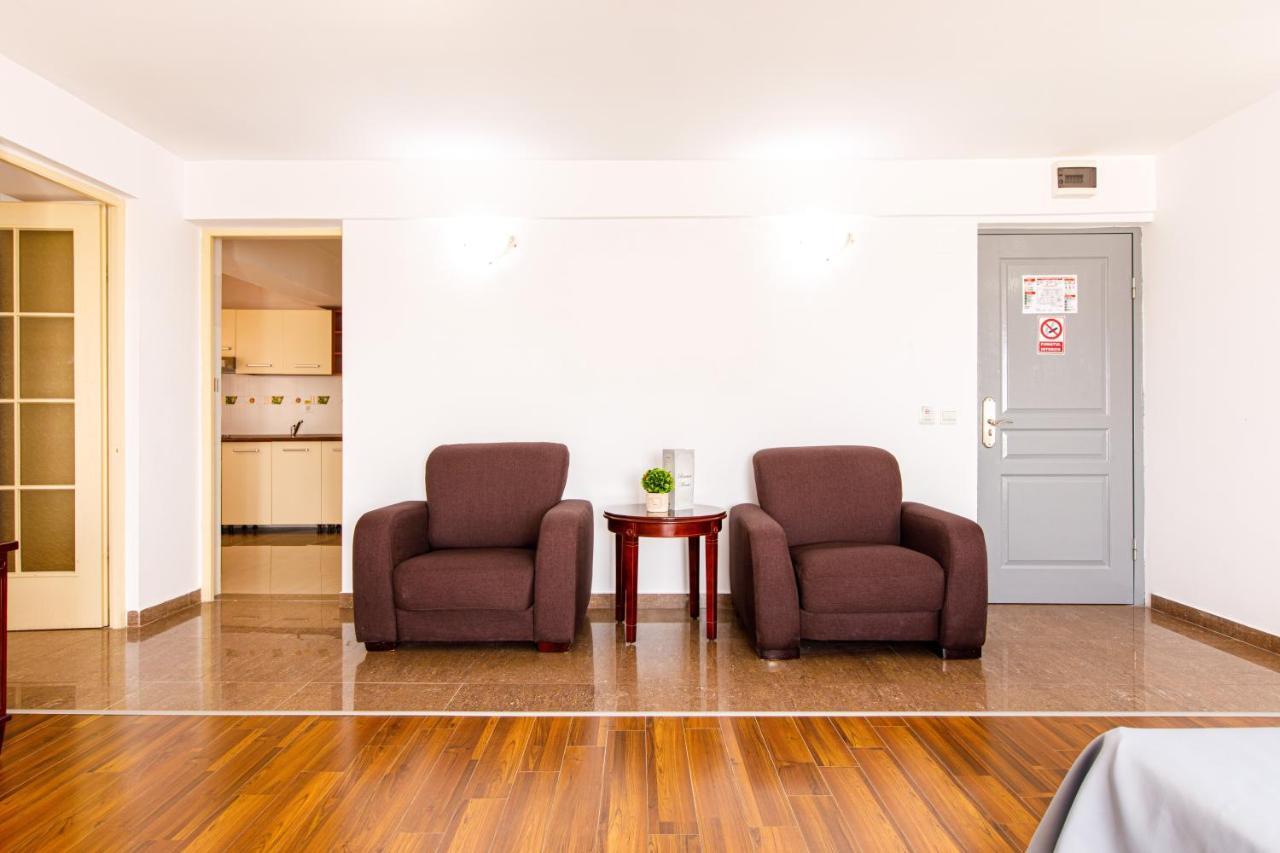 Lira Pacific Aparthotel Constanta Bagian luar foto