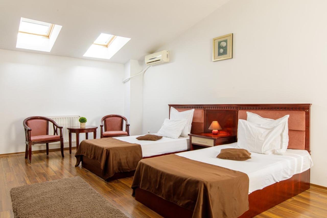 Lira Pacific Aparthotel Constanta Bagian luar foto