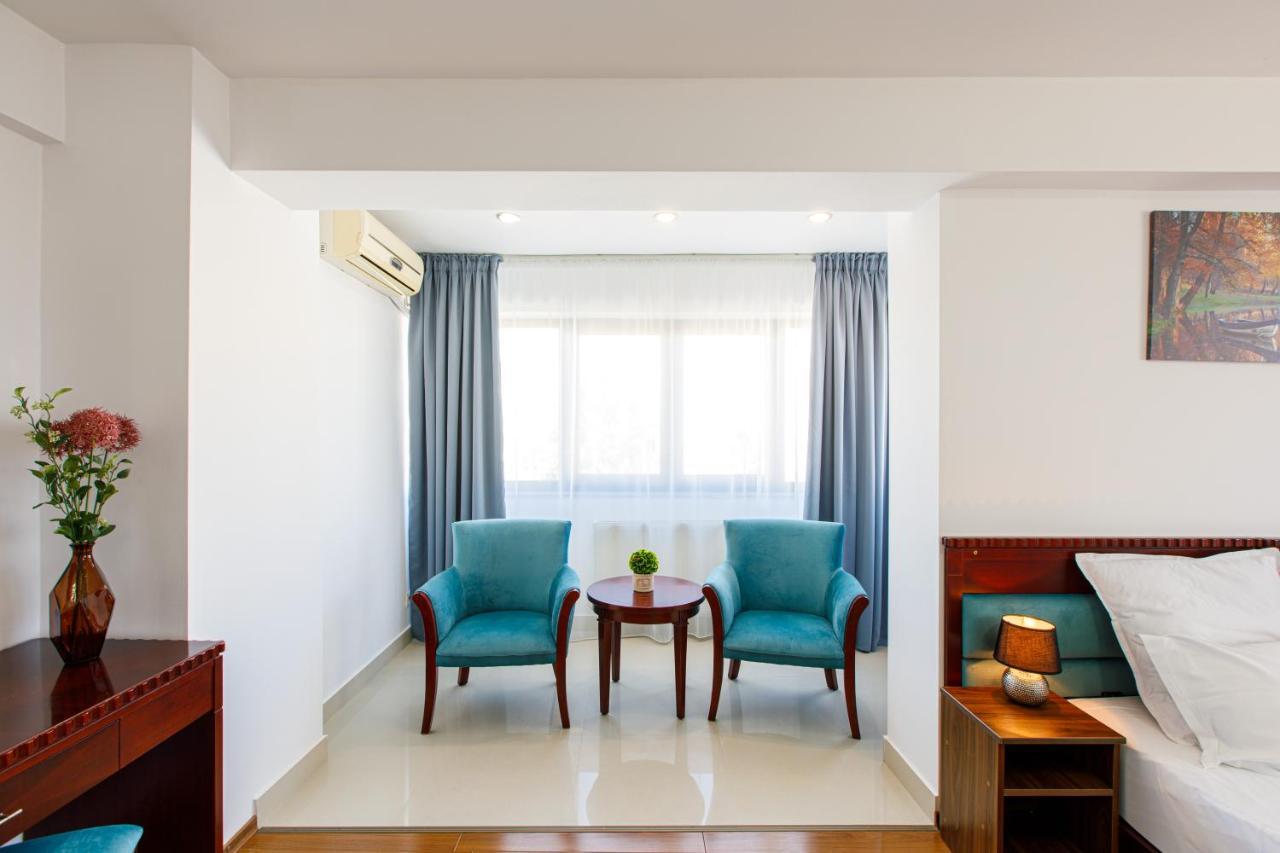Lira Pacific Aparthotel Constanta Bagian luar foto