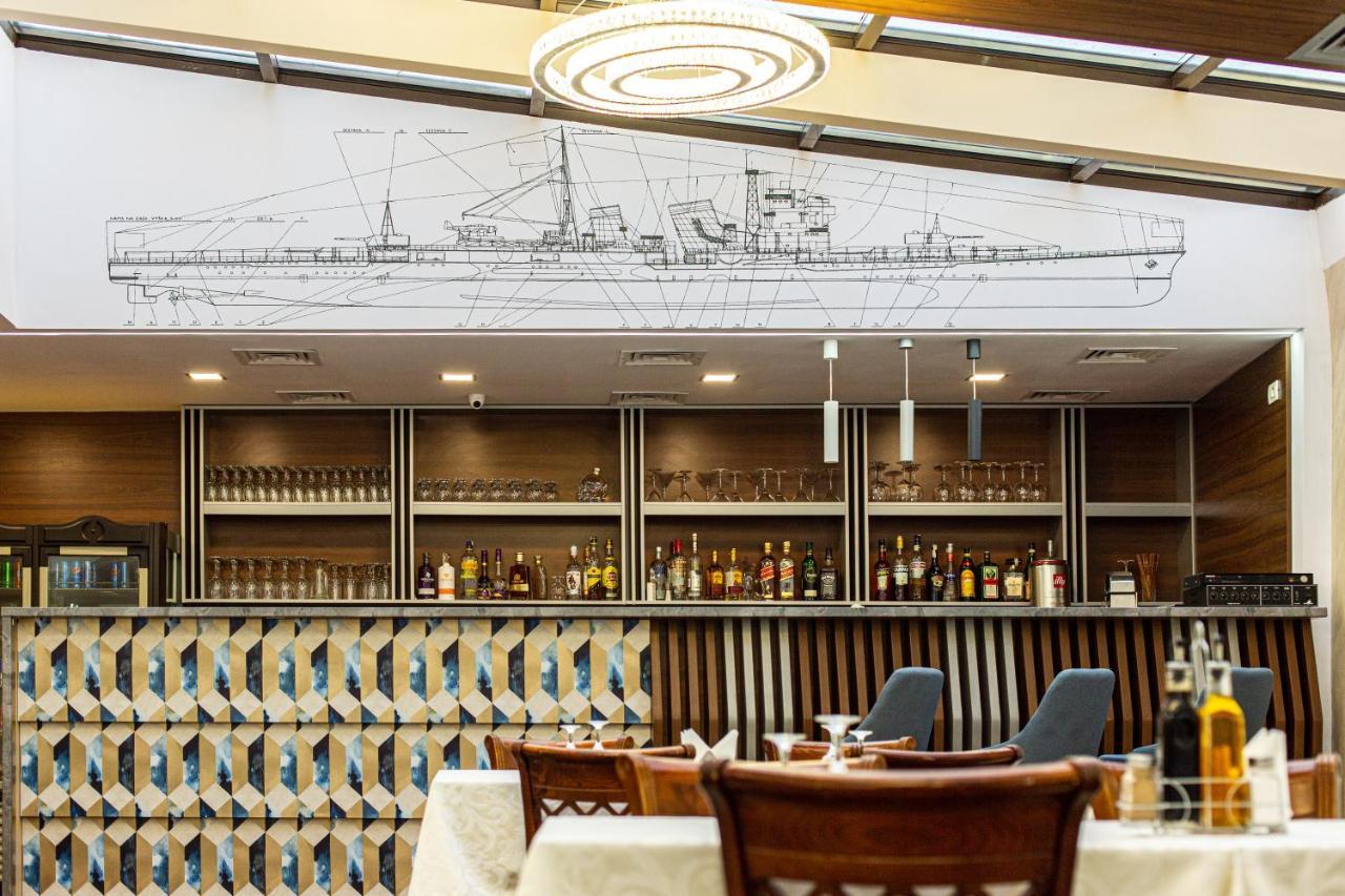 Lira Pacific Aparthotel Constanta Bagian luar foto