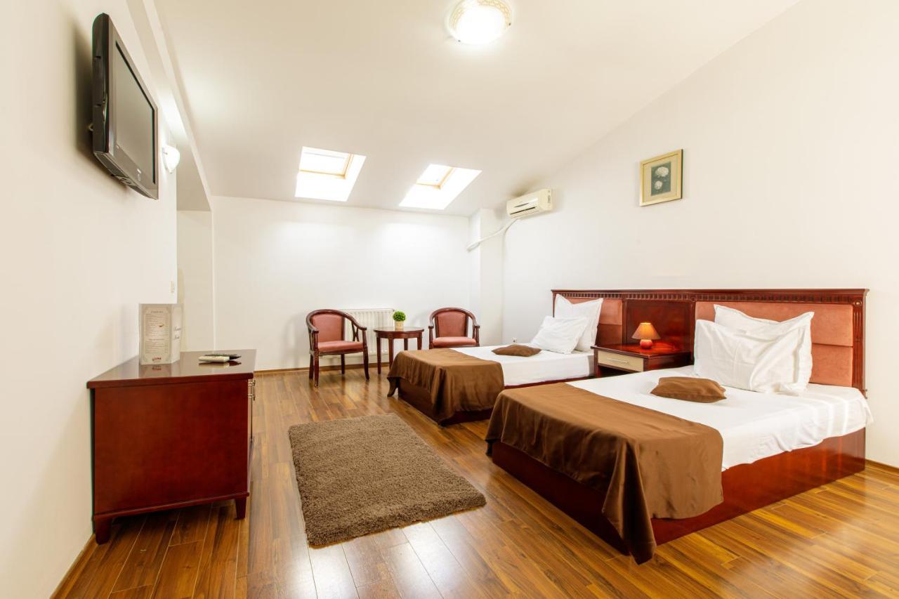 Lira Pacific Aparthotel Constanta Bagian luar foto