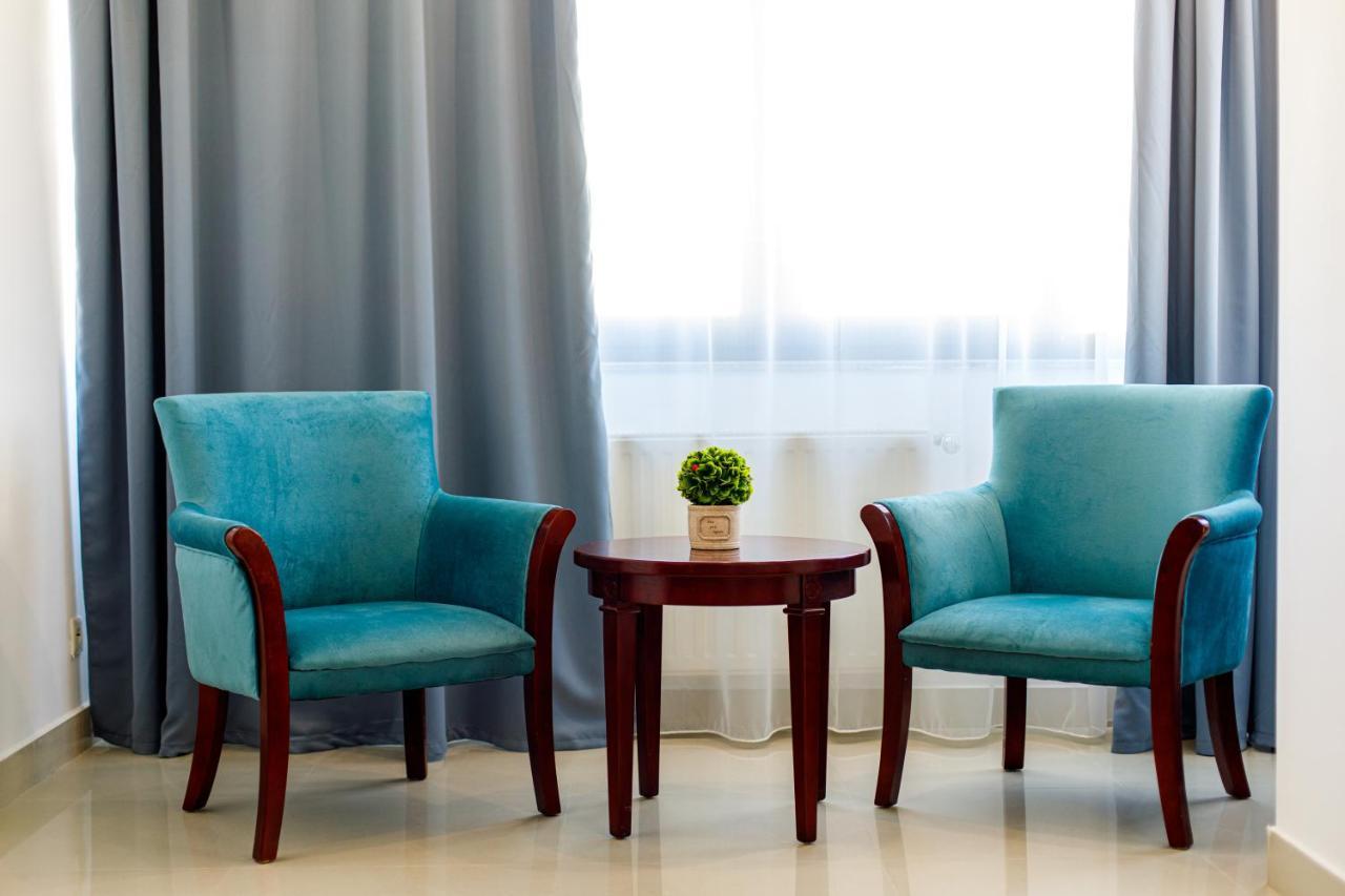 Lira Pacific Aparthotel Constanta Bagian luar foto