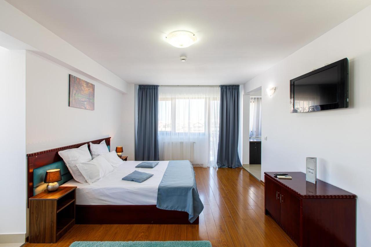 Lira Pacific Aparthotel Constanta Bagian luar foto