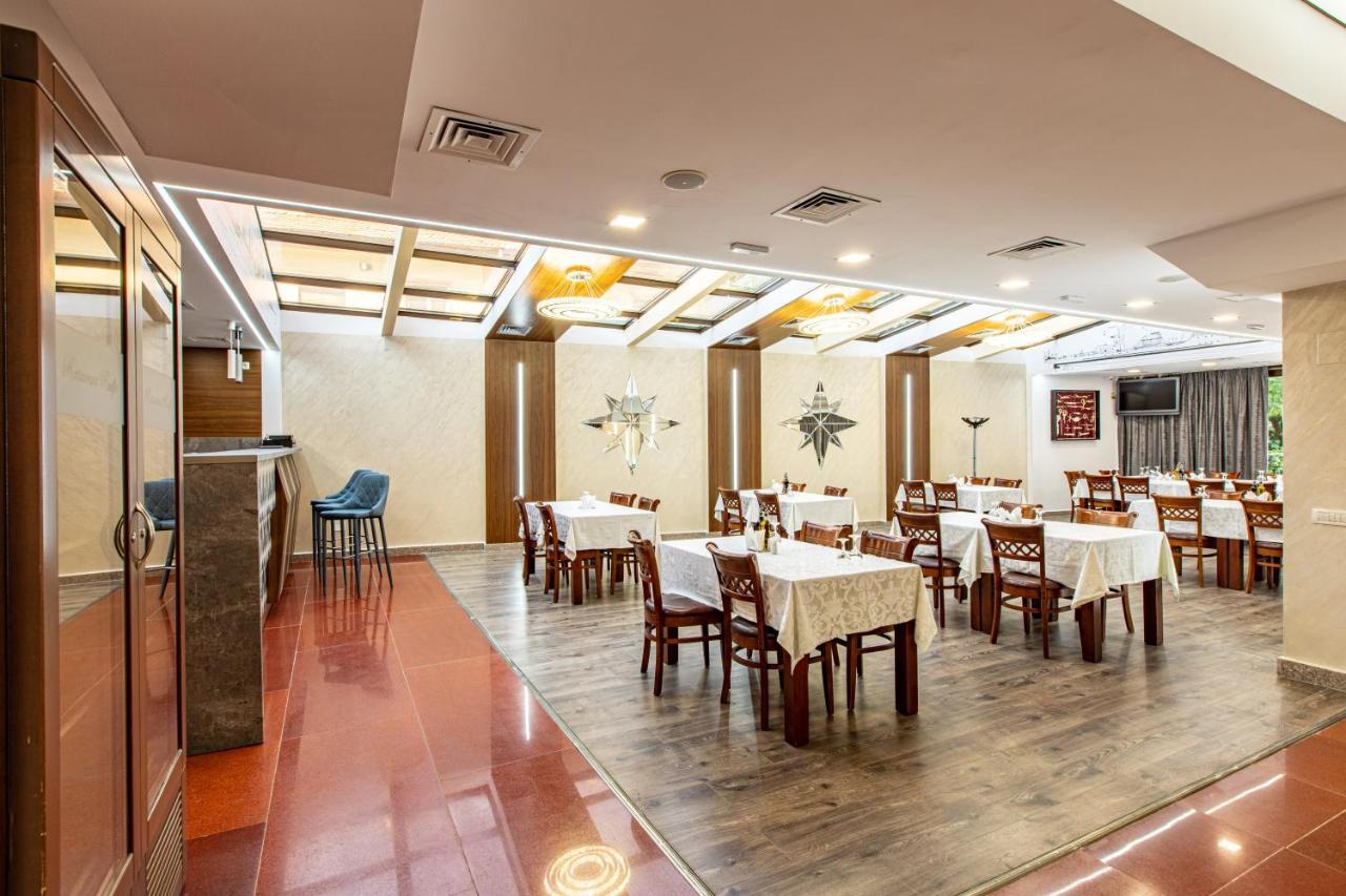 Lira Pacific Aparthotel Constanta Bagian luar foto