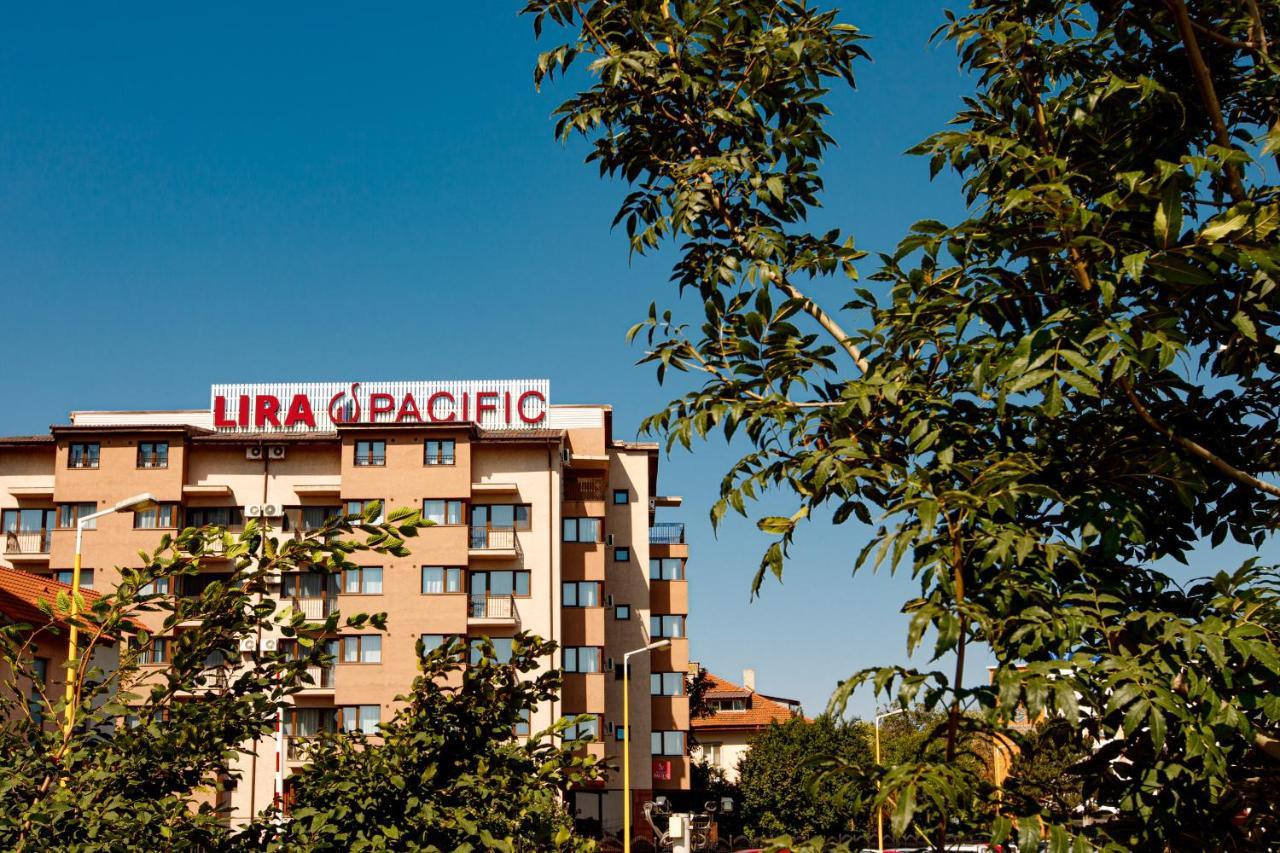 Lira Pacific Aparthotel Constanta Bagian luar foto