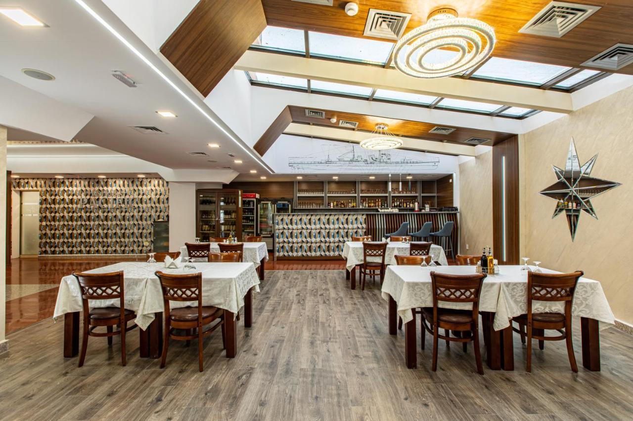 Lira Pacific Aparthotel Constanta Bagian luar foto