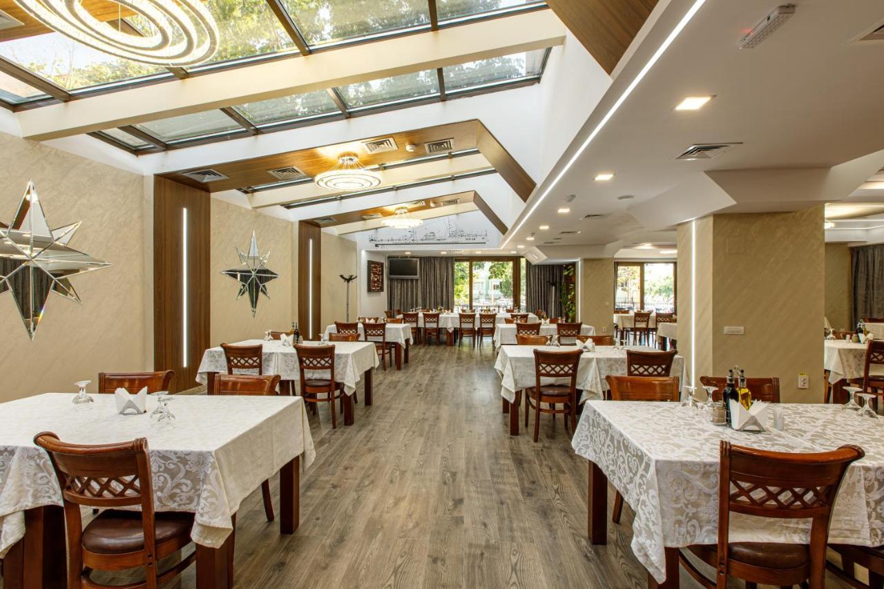 Lira Pacific Aparthotel Constanta Bagian luar foto