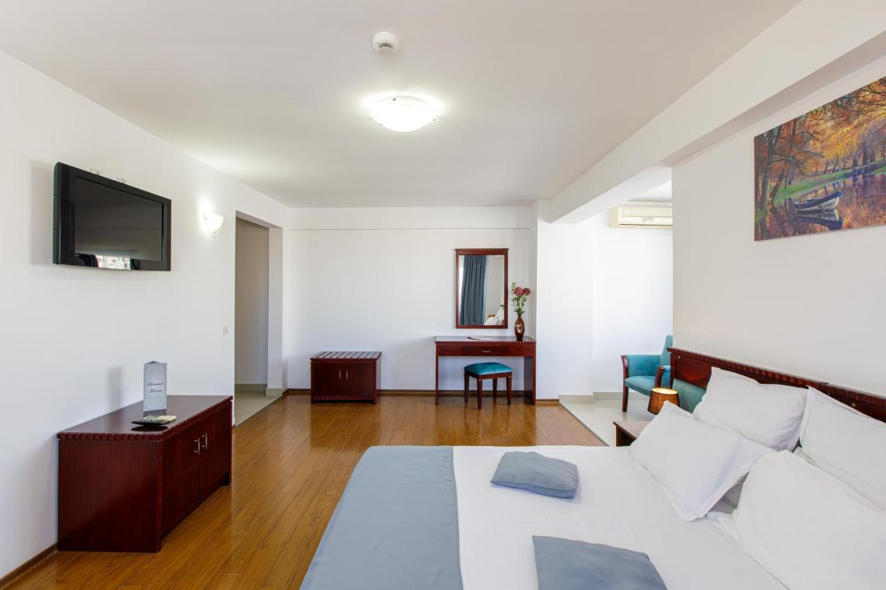 Lira Pacific Aparthotel Constanta Bagian luar foto