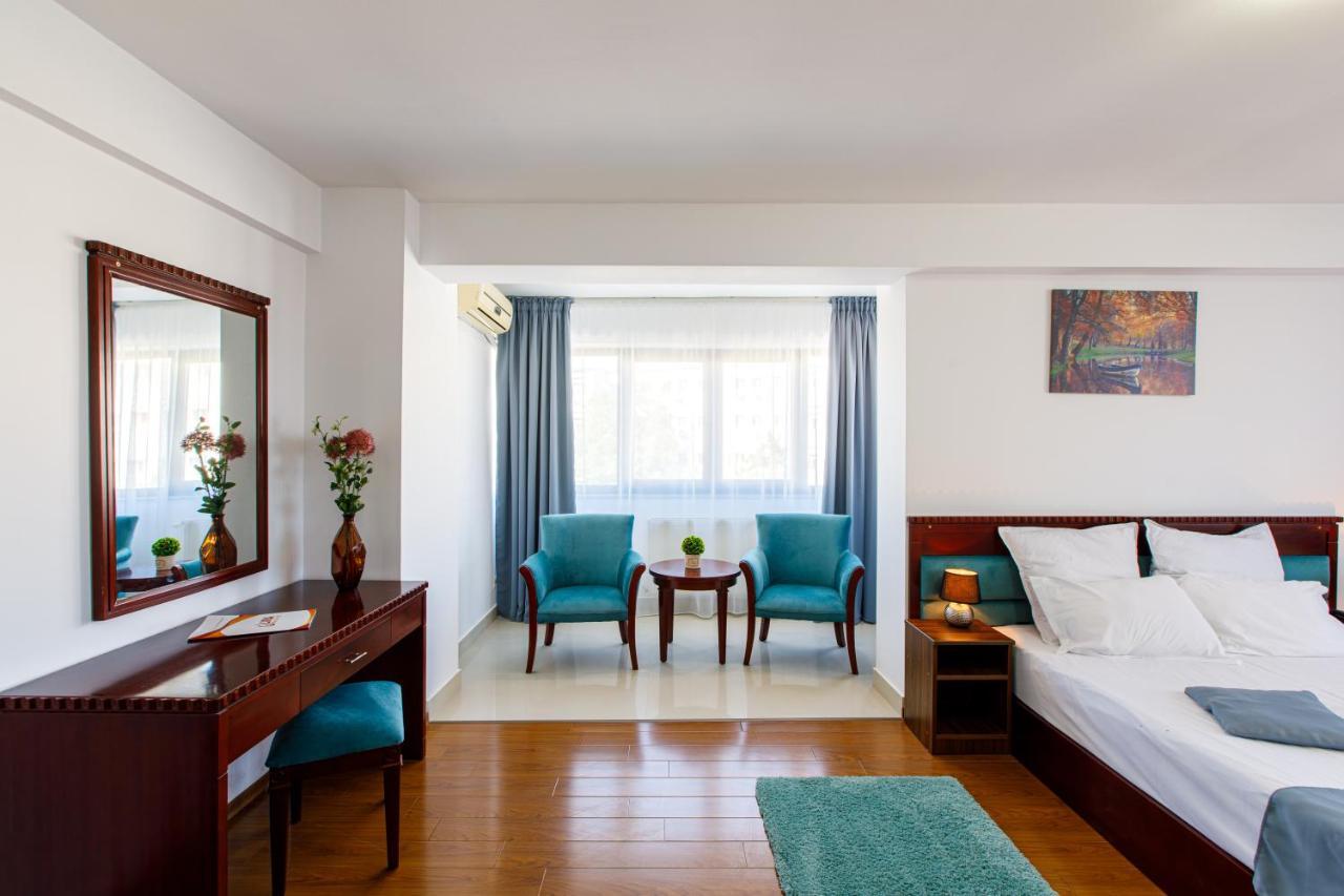 Lira Pacific Aparthotel Constanta Bagian luar foto