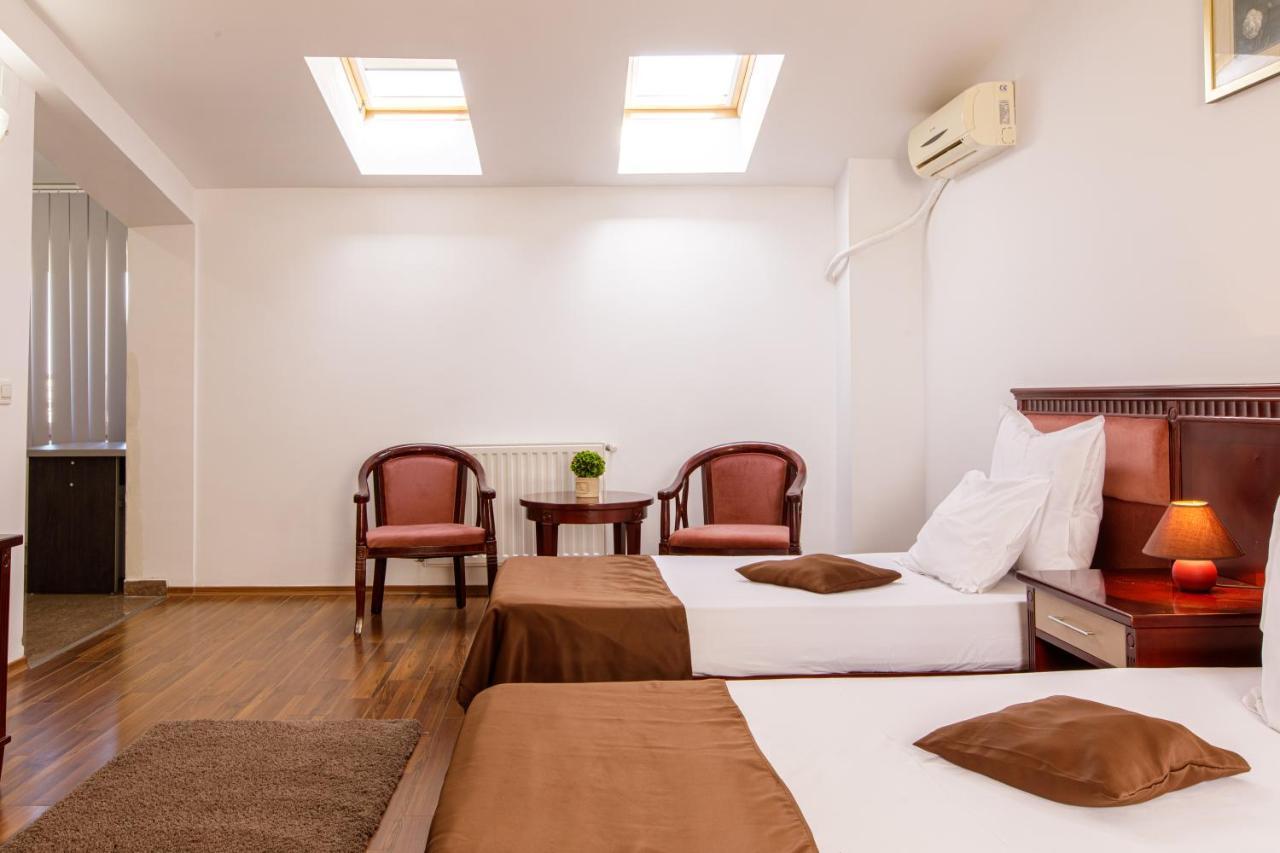 Lira Pacific Aparthotel Constanta Bagian luar foto