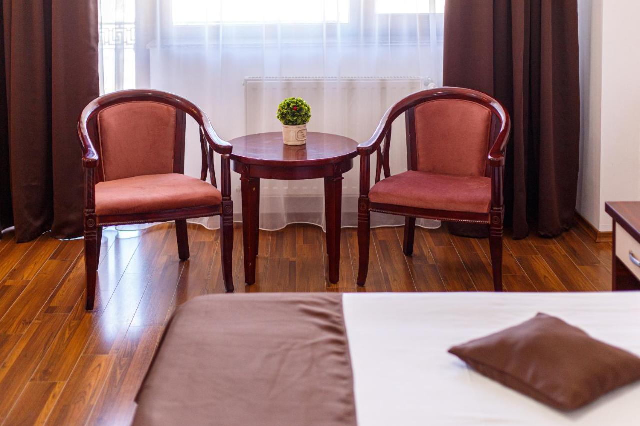 Lira Pacific Aparthotel Constanta Bagian luar foto