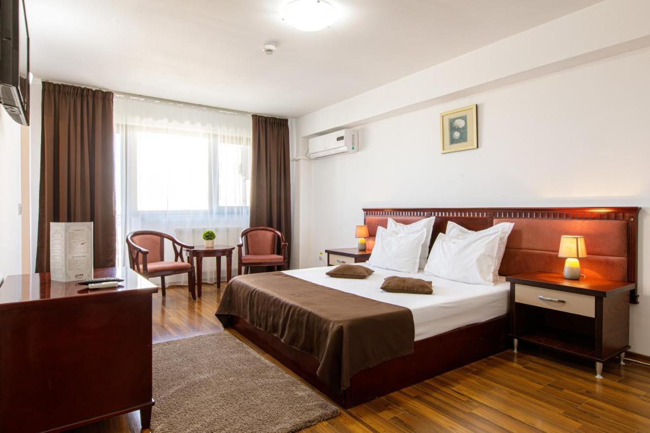 Lira Pacific Aparthotel Constanta Bagian luar foto