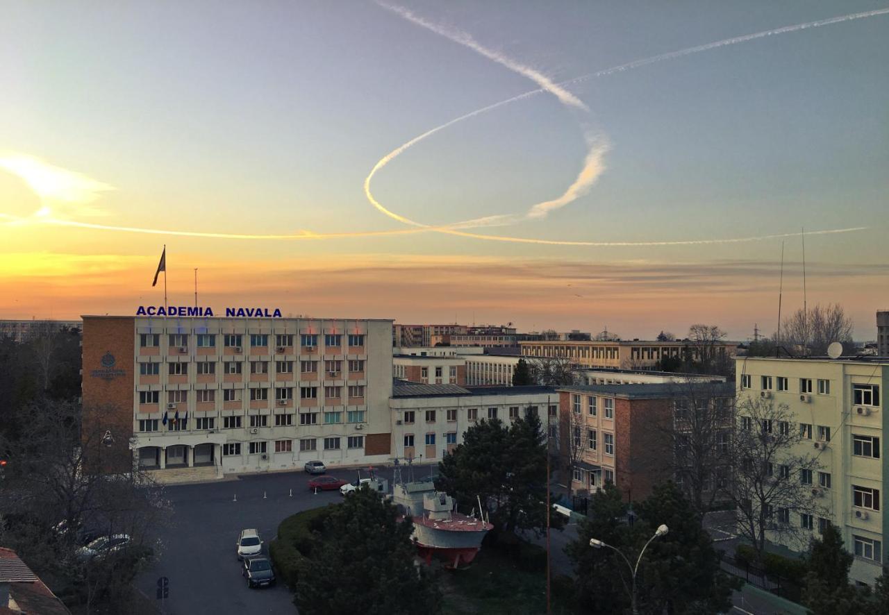 Lira Pacific Aparthotel Constanta Bagian luar foto