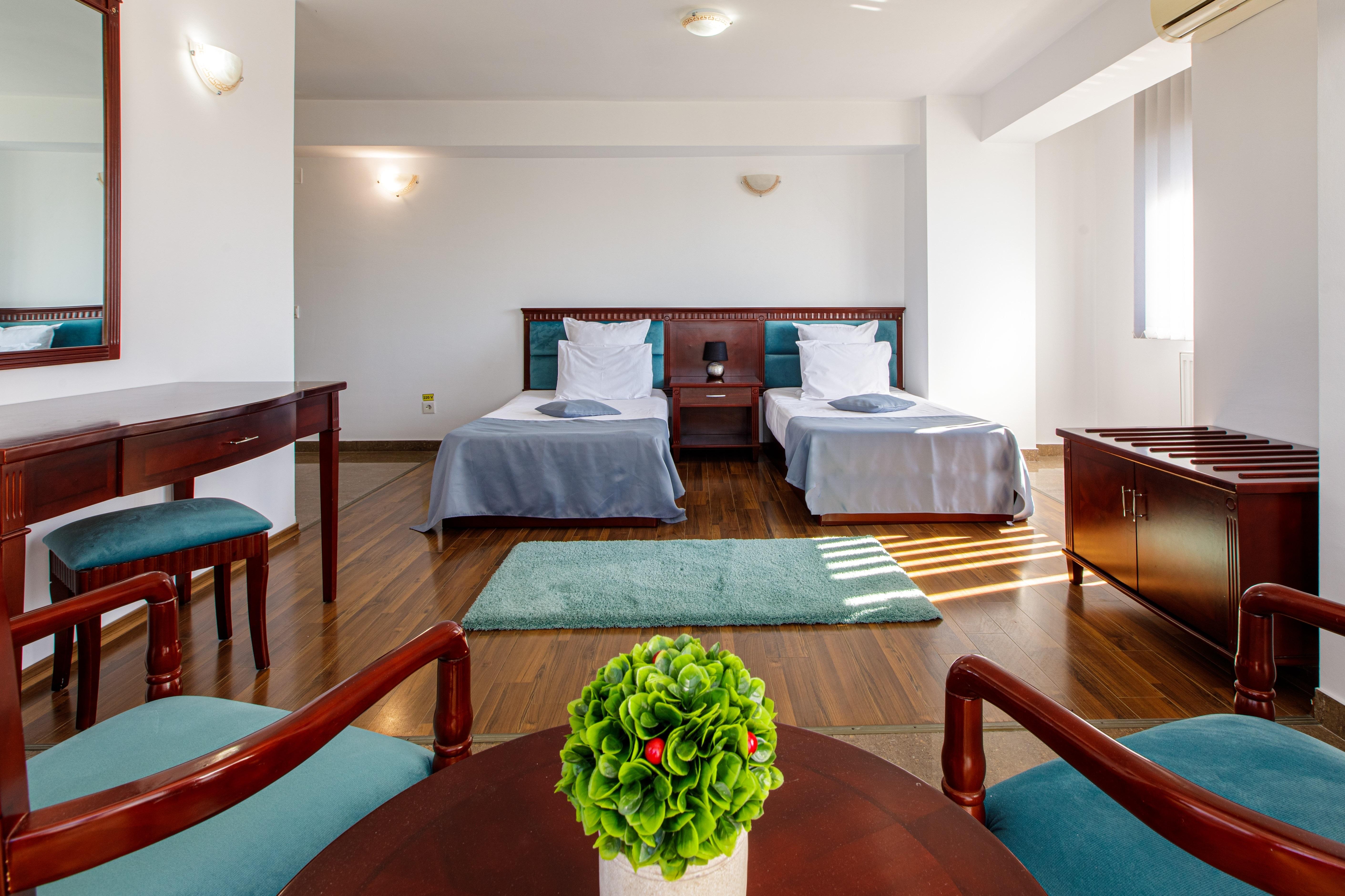 Lira Pacific Aparthotel Constanta Bagian luar foto