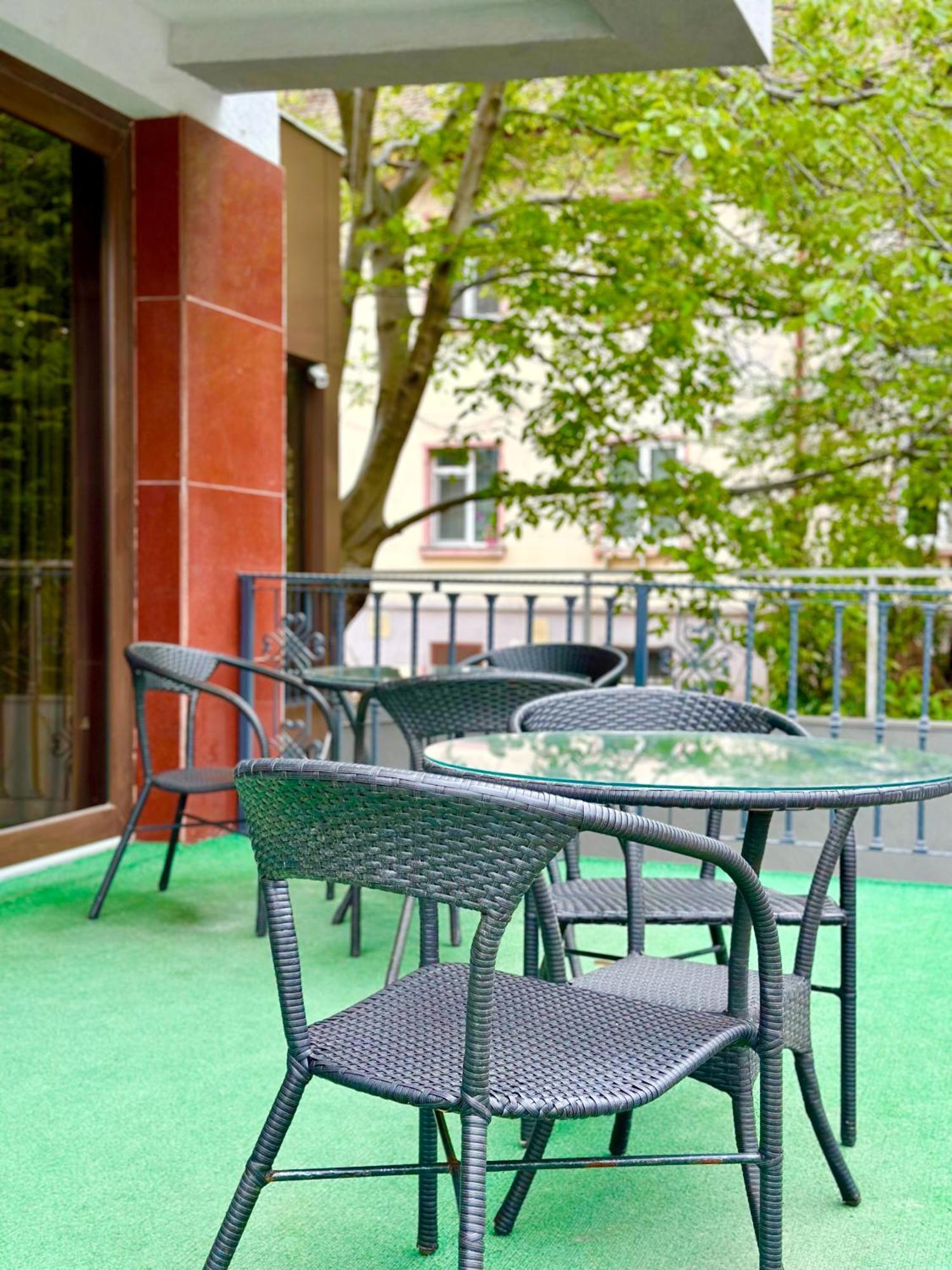 Lira Pacific Aparthotel Constanta Bagian luar foto