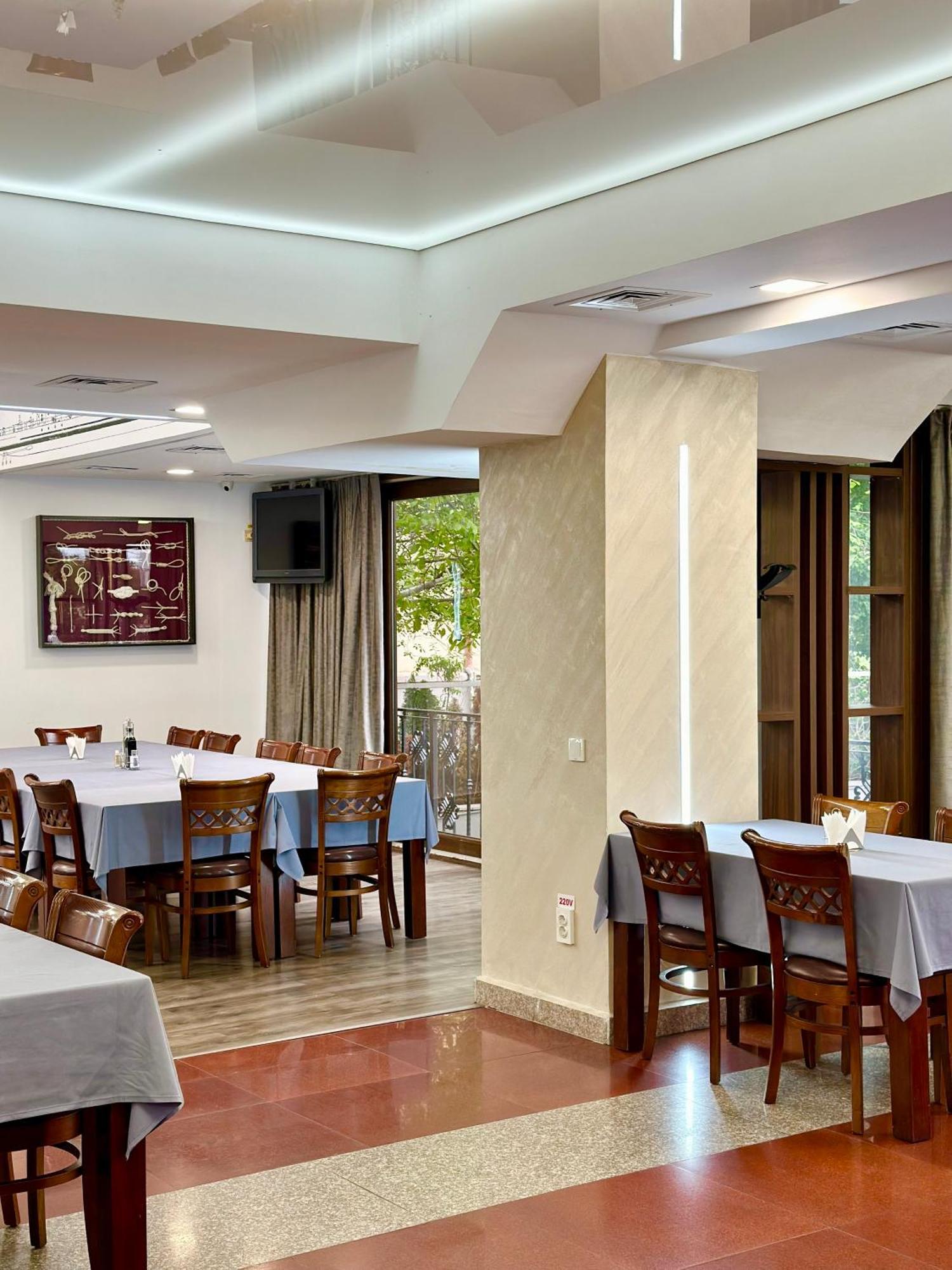 Lira Pacific Aparthotel Constanta Bagian luar foto